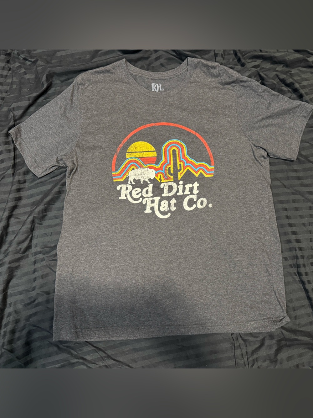 Rep Your Roots: Gray 'Red Dirt Hat Co.' Short-Sleeve Graphic Tee